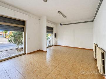 NEGOZIO A GIULIANOVA