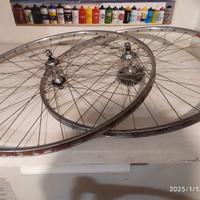 Ruote con mozzi Campagnolo a 36 raggi 