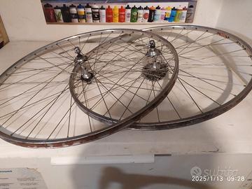 Ruote con mozzi Campagnolo a 36 raggi 