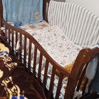 culla in legno massiccio con sponda . 