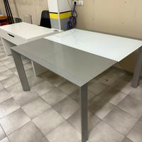 Tavolo con base in vetro allargabile