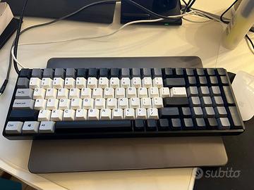 Tastiera con switch Blu lubrificati da me fissi.