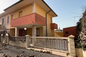 Villetta a pochi metri dal mare Ispica