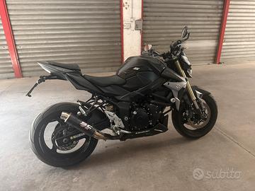Suzuki  gsr 750 matt black