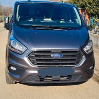 Furgone ford custom passo lungo