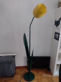 lampada da terra in ferro a forma di tulipano 