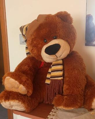 Orso di Peluche GIGANTE DE.CAR con Sciarpa e Cappe