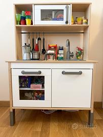 Cucina giocattolp Ikea pari al nuovo