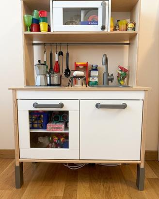 Cucina giocattolp Ikea pari al nuovo