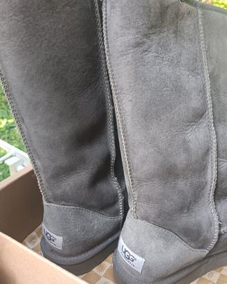 UGG Stivali