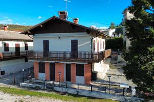 Villa bifamiliare a San Zeno di Montagna