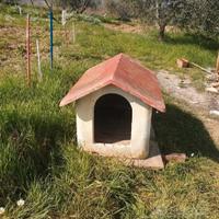 Casetta per cani in cemento