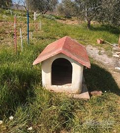 Casetta per cani in cemento