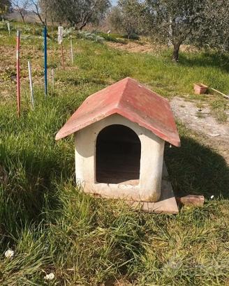 Casetta per cani in cemento