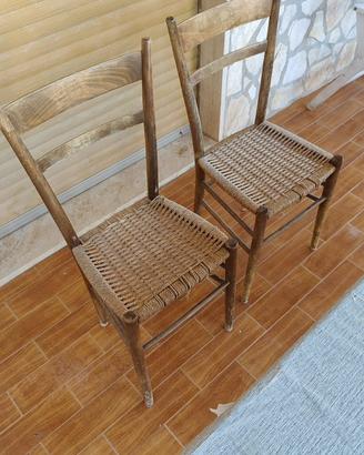 Set di due sedie rustiche in legno