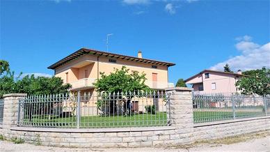 Villa di 330 m² con 5 locali e box auto doppio a S