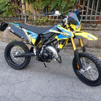 NUOVA Suzuki VALENTI S01 50-MOT. 2T MINARELLI