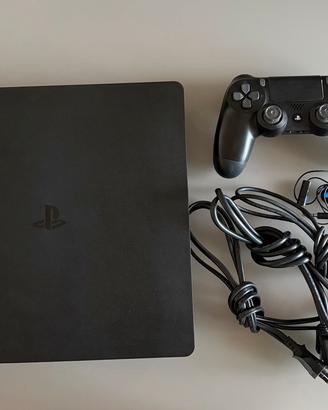 Playstation 4,  usata poco. Giochi compresi.