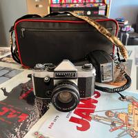 Praktica Super TL + Beroflex 55mm f/1.7 con Flash