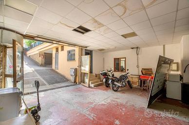 Immobile di 150 m² a Marino