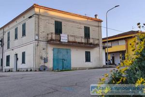 Casa indipendente di 190 m² con più di 5 locali a 
