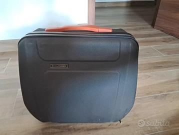 Valigia trolley Piquadro stile pilotina
