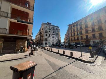 NEGOZIO A NAPOLI