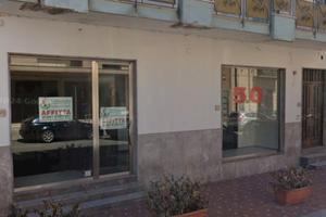 Negozio con vetrina fronte strada