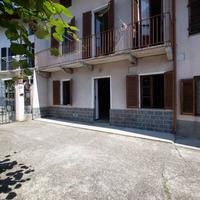 Casa di 165 mq disposta su tre livelli libera su d