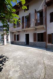 Casa di 165 mq disposta su tre livelli libera su d