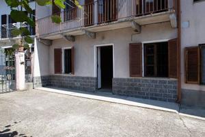 Casa di 165 mq disposta su tre livelli libera su d