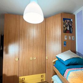 Cameretta con armadio angolare salvaspazio