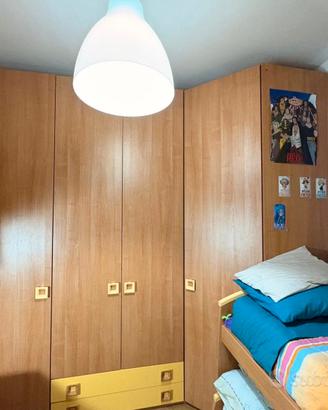 Cameretta con armadio angolare salvaspazio