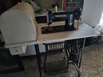 Macchina da cucire  vintage NECCHI
