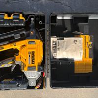 Sparachiodi DeWalt 890 p2