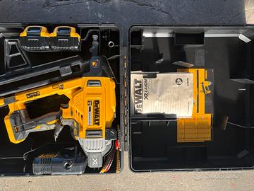 Sparachiodi DeWalt 890 p2