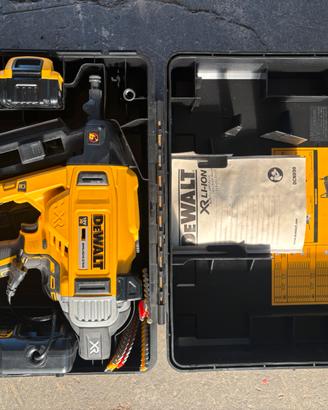 Sparachiodi DeWalt 890 p2
