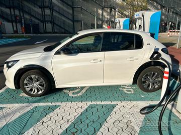 Peugeot 208 elettrica 2ª serie Allure luglio 2022