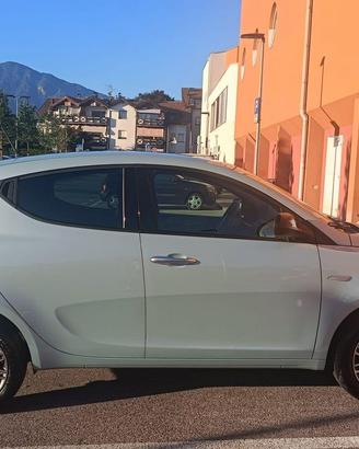 lancia ipsylon  hybrid  gold plus