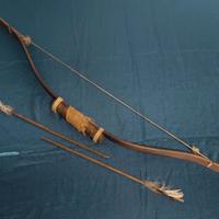 Arco decorativo in legno con frecce NON funzionant