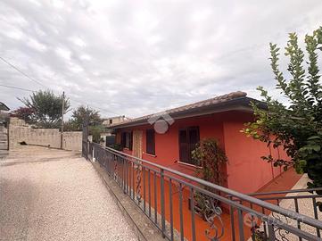 CASA INDIPENDENTE A LARIANO
