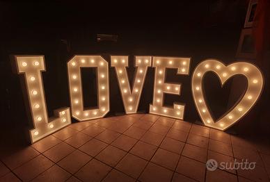 scritta LOVE lettere separate luminose 120cm