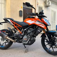 KTM DUKE 125 ABS con Akrapovic