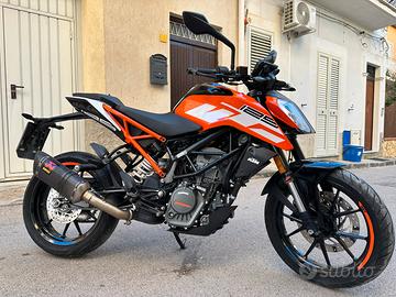 KTM DUKE 125 ABS con Akrapovic
