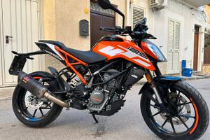 KTM DUKE 125 ABS con Akrapovic