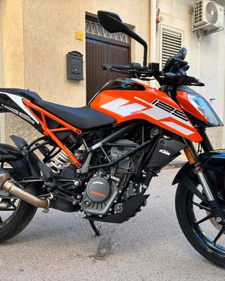 KTM DUKE 125 ABS con Akrapovic