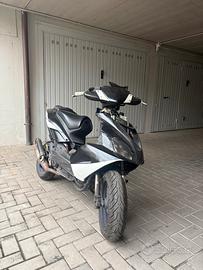 Aprilia SR 50 Factory a liquido