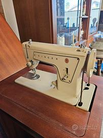 Macchina da cucire Singer anni '70 con mobile