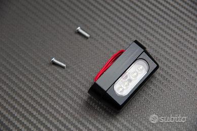 Luce targa (4 LED) senza viti filettata