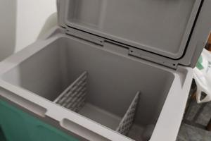 FRIGO CON CARICA 12 VOLT/ACCENDISIGARI-QUASI NUOVO